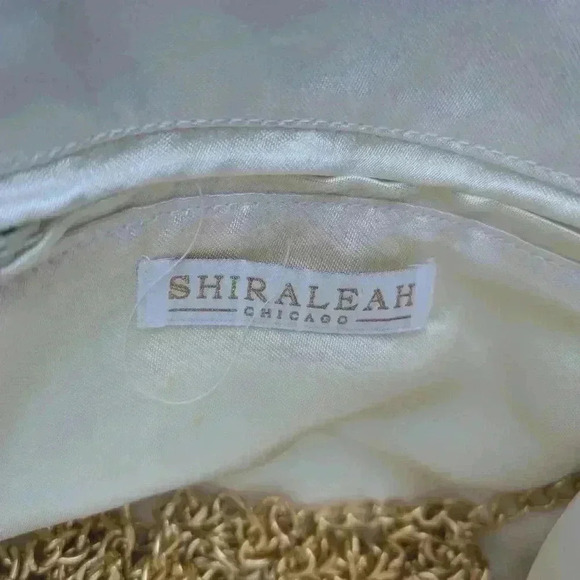 Shiraleah clutch bag white with yellow damask design and goldtone chain - Picture 2 of 8